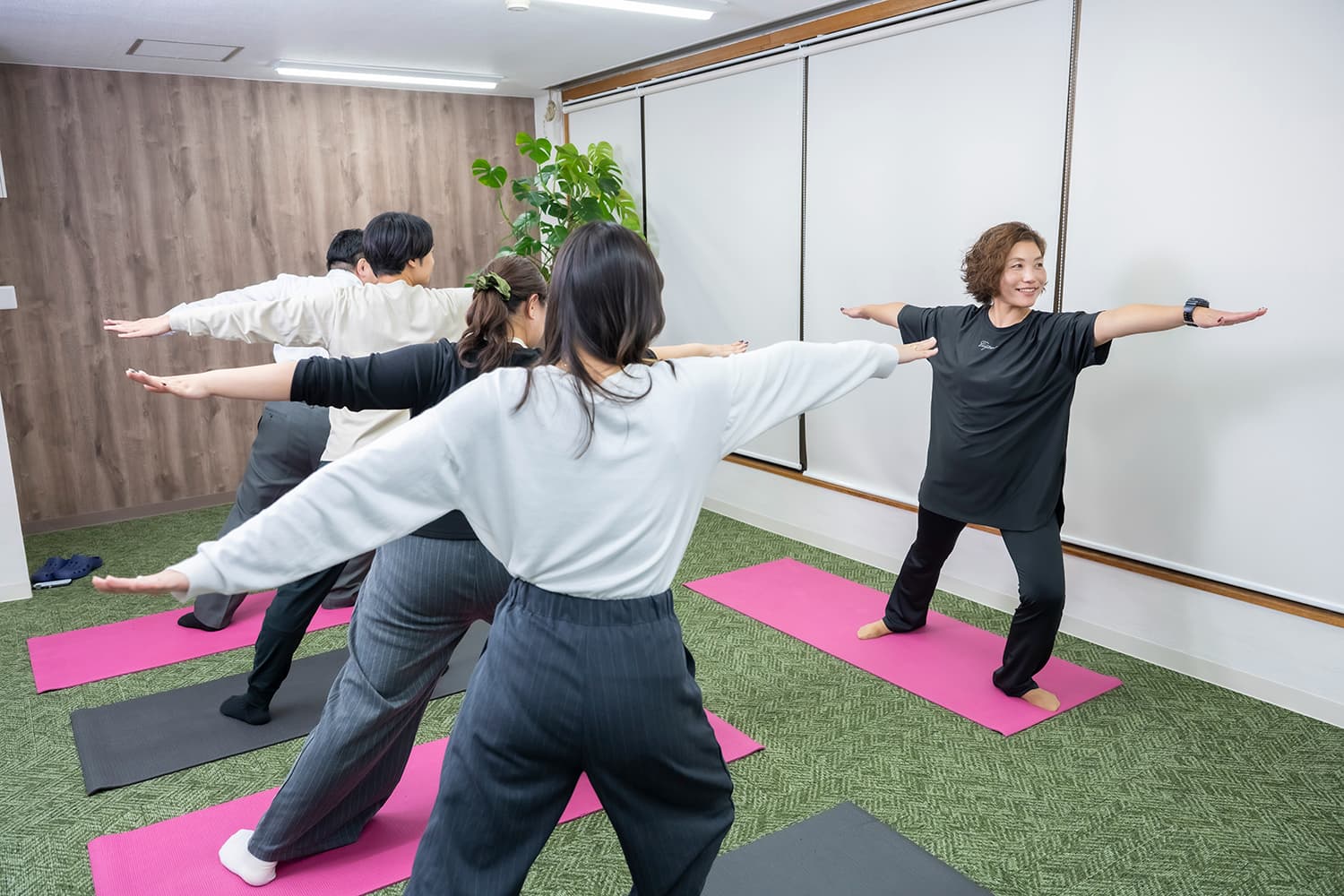 体を動かすプログラムによって基礎体力向上を目指します